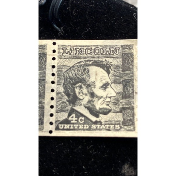 RARE Two U.S. 4 cent Abraham Lincoln US 1965 Postage Stamp - Picture 3 of 4